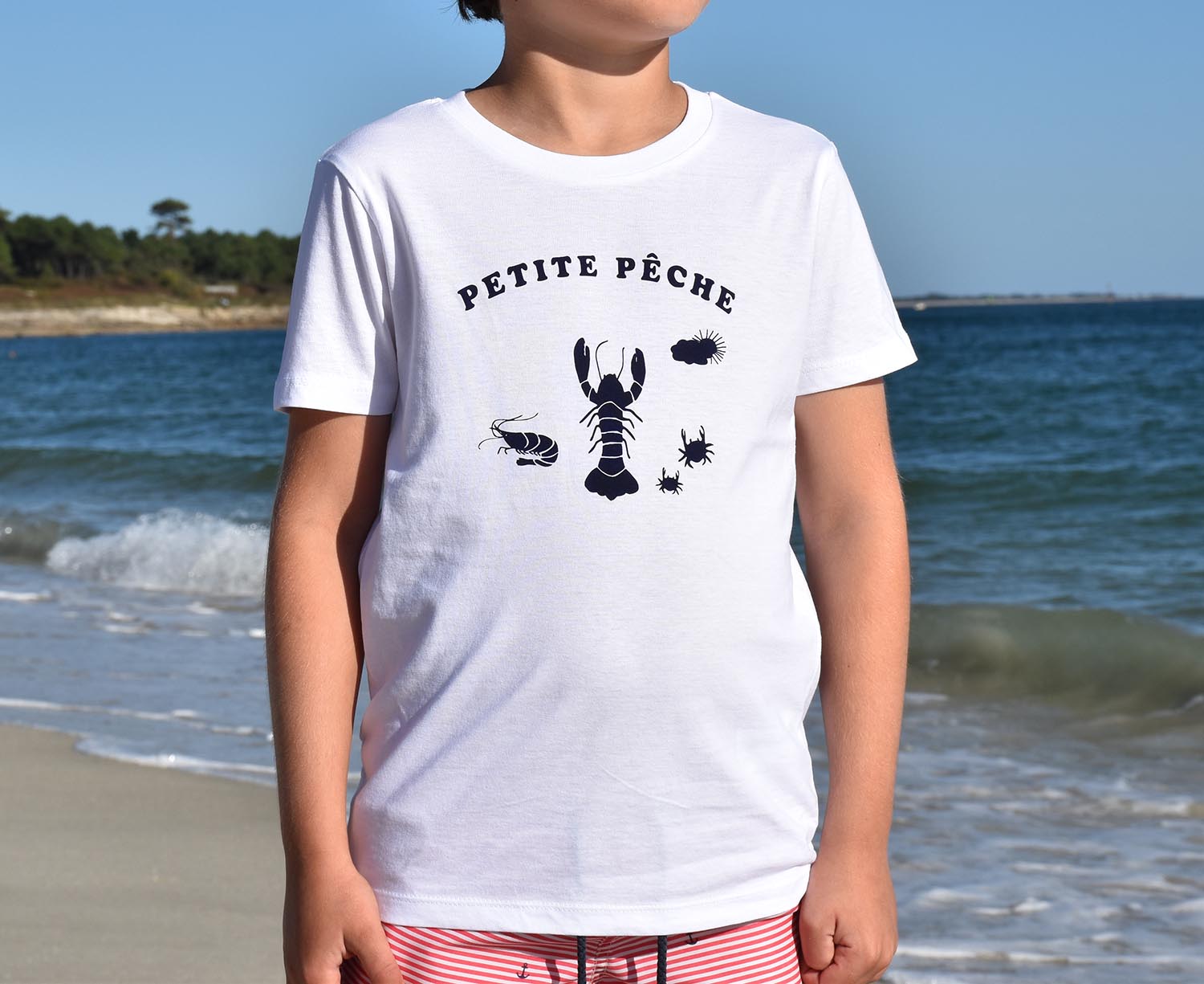 T-Shirt Garçon blanc, petite pêche bleu-marine