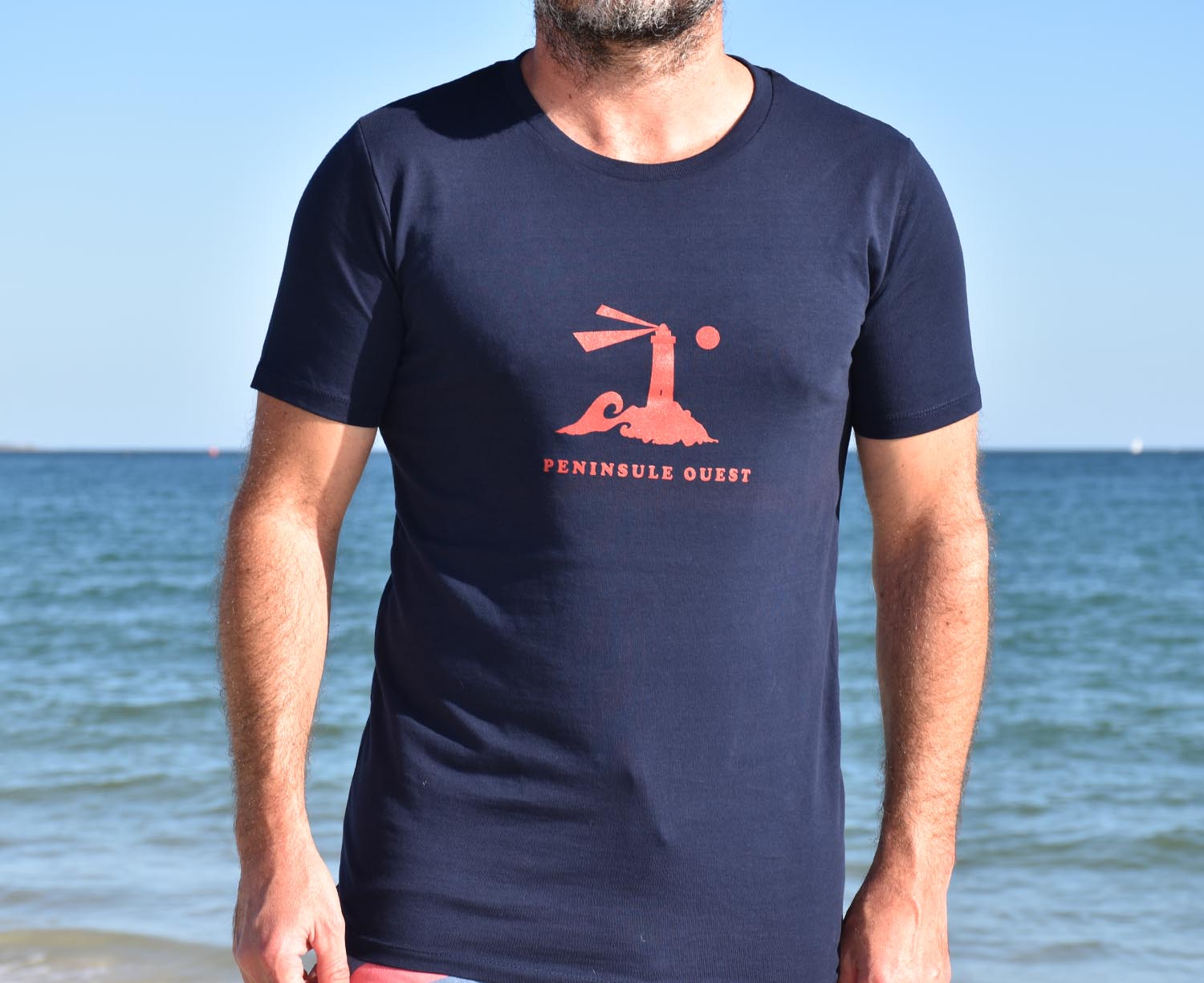 T-Shirt Homme bleu-marine, phare rouge