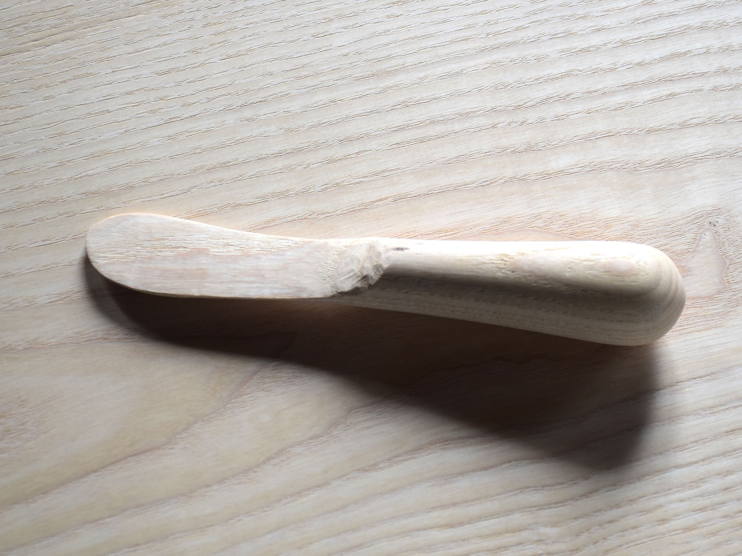 Couteau à beurre traditionnel en bois