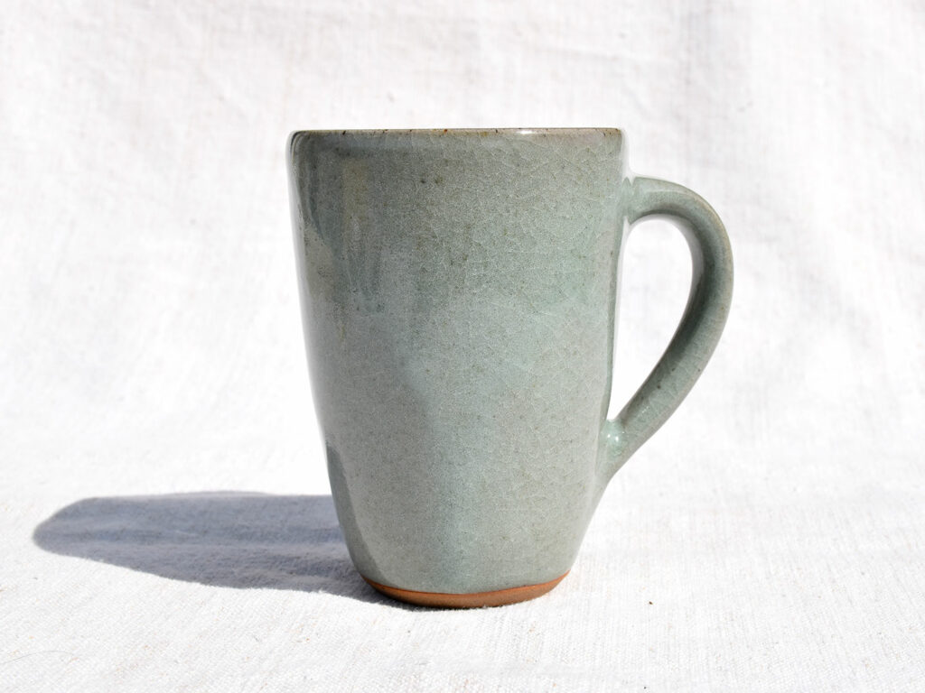 mug artisanal de Bretagne en grès vert céladon