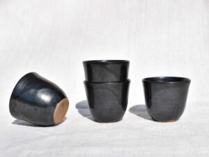 4 petites tasses en grès gris anthracite