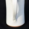 Pichet artisanal blanc modelé main