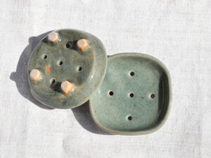 Porte-savon en grès vert-mousse